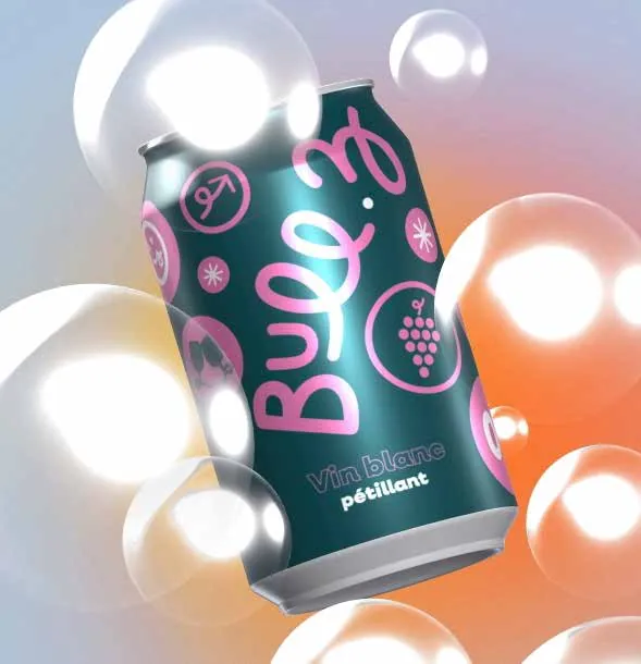 Canette de pétillant Bull’Z devant un nuage de bulles colorées, emballage vert sarcelle et rose.